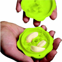 Load image into Gallery viewer, Ibili - Clasica Plastic Garlic Chopper
