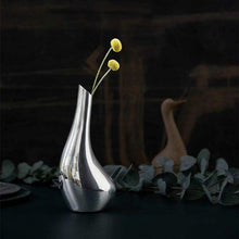 Load image into Gallery viewer, VAGNBYS Vase - Swan Solitaire Vase Silver
