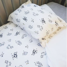 Load image into Gallery viewer, little acorn - Farm Animals Cot Duvet Set
