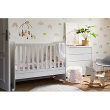 Load image into Gallery viewer, George &amp; Mason Baby - Ninare Cot With Wheels
