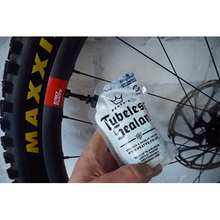 Load image into Gallery viewer, Peaty&#39;s Tubeless Sealant - Bike Tyre Liquid Sealant - 120ml Trail Pouch
