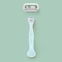 Load image into Gallery viewer, Gillette Venus Sensitive Extra Smooth Razor Blades - 4&#39;s
